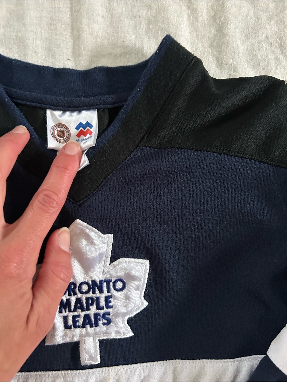 NHL Toronto Maple Leafs Navy Black White Kids Jersey - Picture 3 of 4